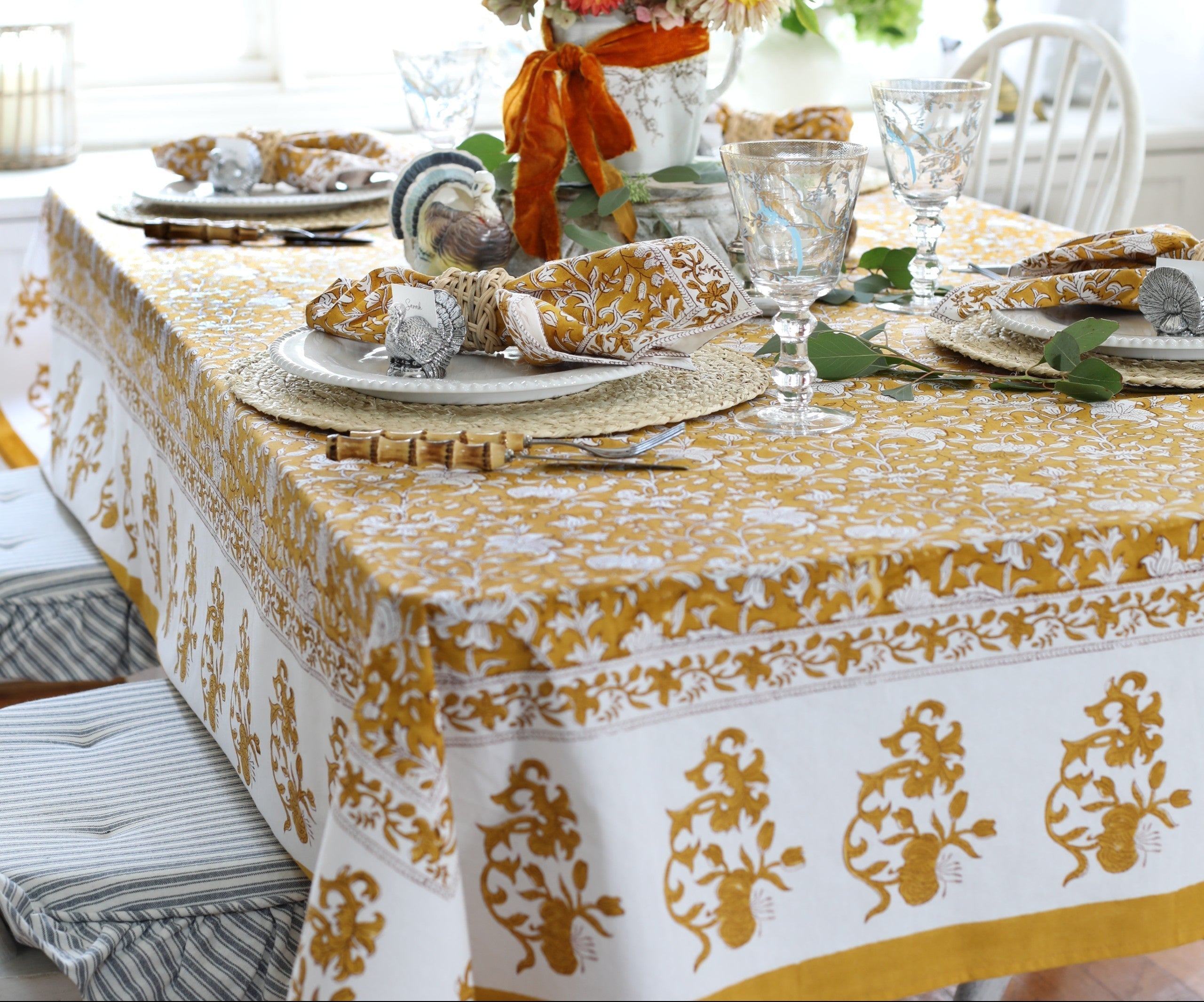 Tablecloth in olive green with teal motifs