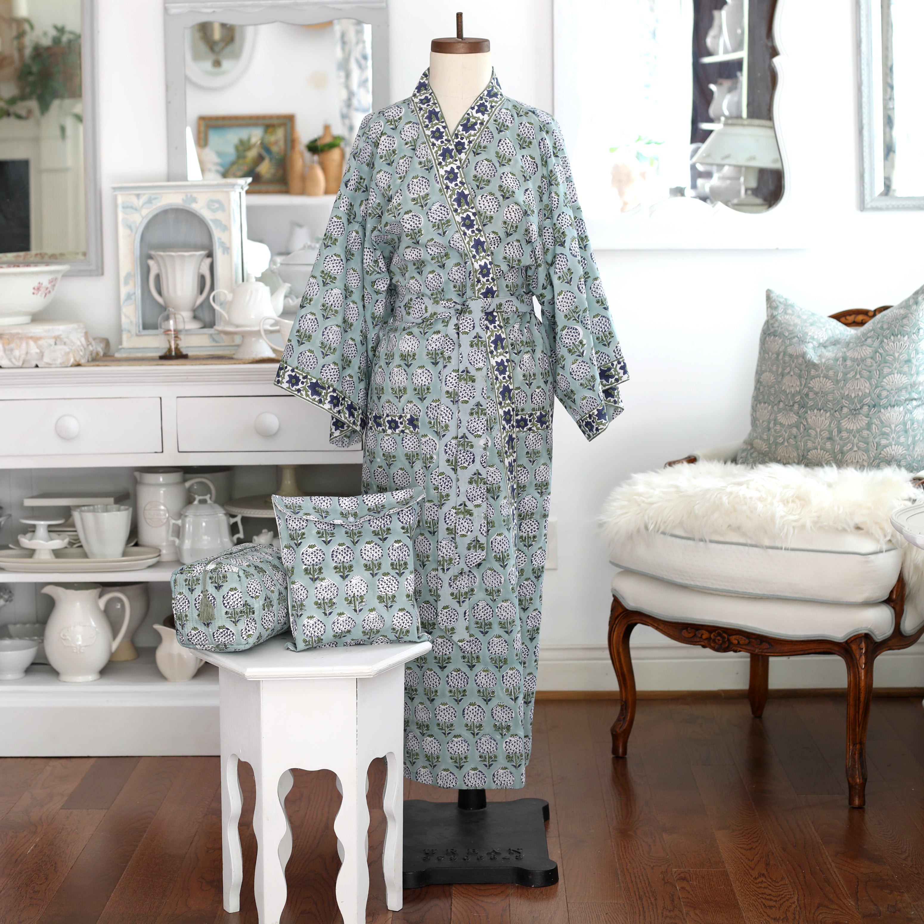 Granada Robe